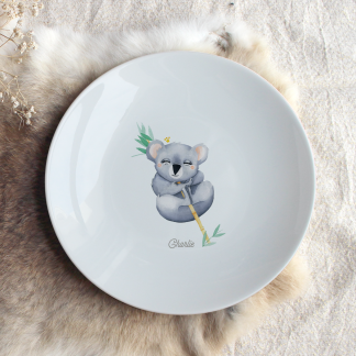 Assiette en porcelaine koala sur sa branche avec prénom personnalisable.